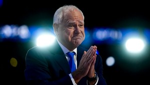 Veľkolepá šou na zjazde Demokratov: Tim Walz prijal nomináciu na viceprezidenta
