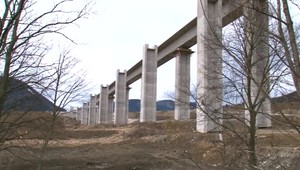 Stavba diaľnice pri Ružomberku je už dva roky zastavená, obyvatelia sa búria