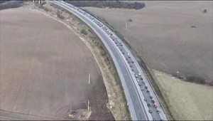 Po otvorení tunelu Višňové sa doprava zadrhla na nedokončenej D1