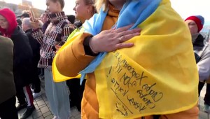 Reportér TV JOJ Striško v oslobodenom Chersone: Obyvatelia oslavovali, svoju armádu vítali kvetmi a vlajkami