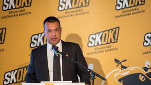 Na protikorupčnej demonštrácii zatkli lídra opozície Sulíka