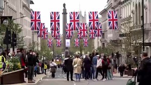 Stovka hasičov zasahuje pri požiari historickej budovy v centre Londýna