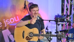 Michal Hrůza sa po roku vracia na miesto, kde ho skoro zabili