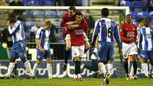 Manchesteru United chýba k titulu už iba bod