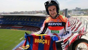 Trialista Toni Bou na motorke zdolal slávny Nou Camp!