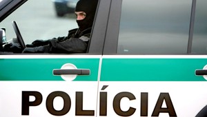 Dílerov prekvapili policajti. V momente, keď pozerali Tanec snov