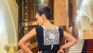 Janečkova manželka s funkčným QR kódom na chrbte! Zháňa pilulky pre znásilnené Ukrajinky!