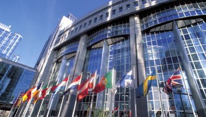 Ekonomika EÚ naďalej rastie, pomáha nám aj slabé euro