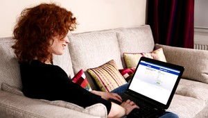 Slováci sa boja prejaviť, na facebook však dajú čokoľvek