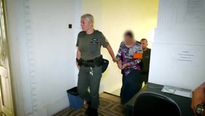 Príbeh, ktorý sleduje TV JOJ: obvinenú z podporovania teroristickej skupiny chce súd stíhať na slobode