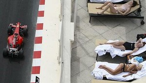 Barrichello a Rosberg víťazmi štvrtkových tréningov v Monaku