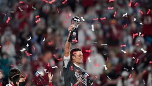 Tom Brady je žijúcou legendou. Finále amerického futbalu vyhrala Tampa Bay a Brady siedmy titul