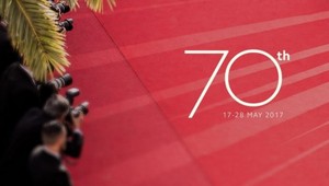 Škandál v Cannes! Svetoznámy režisér, ktorému zavraždili tehotnú manželku, iba v trenkách...