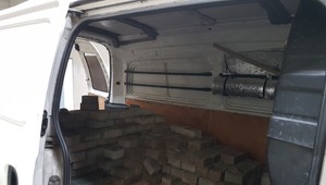 Pašeráci sa pokúšali dostať na Slovensko zabetónované cigarety