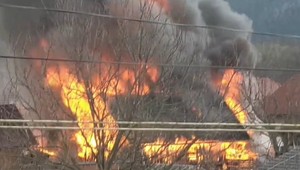 FOTO: Hrôza pri Brezne. Prístavbu domu zachvátili obrovské plamene, v blízkosti boli deti
