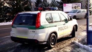 Opitého srandistu čaká asi pokuta. Policajtom ukradol značku