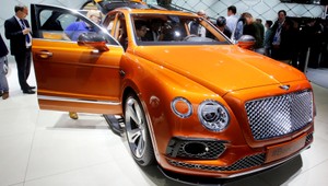 Na autosalóne vystavujú najdrahšie SUV, časť z neho sa vyrába aj u nás