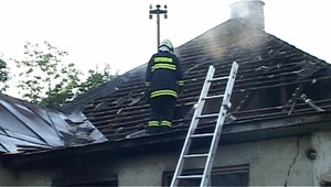 Muž († 52) uhorel v dome. V kuchyni bolo cítiť dym už dva dni