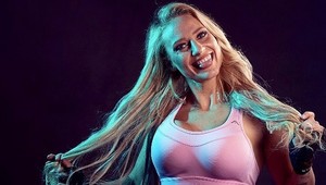 Boxerka na váženie zvolila nočnú bielizeň. Čelila za to kritike