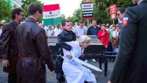 Podporu Hedvige prišlo vyjadriť asi 500 ľudí, nechýbali známe osobnosti