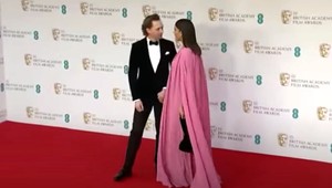 Krátko po zásnubách hereckého páru je jasné, že za rozhodnutím je TEHOTENSTVO!