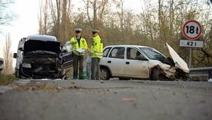 Pri Malackách došlo k čelnej zrážke, viacero ľudí zranených