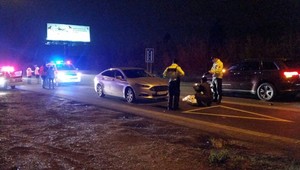 Vodič na priechode pre chodcov zrazil manželský pár