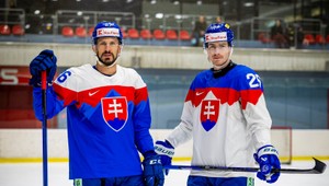 SZĽH predstavil nové olympijské dresy. Hokejisti vyrazia do Talianska s Tatrami na hrudi