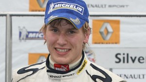 Henry Surtees tragicky zahynul po zásahu kolesom na pretekoch F2