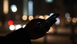 EÚ zvažuje sledovanie WhatsAppu a e-mailov. Chce chrániť deti