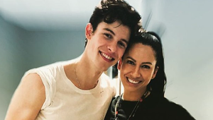 Hviezdny spevák (24) má novú lásku?! Ulovila ho vraj TÁTO 51-ročná kráska!