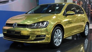 Volkswagen priznal podvody s emisnými limitmi v USA, jeho akcie padajú