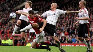 V nedeľu duel gigantov, Liverpool vyzve Man United
