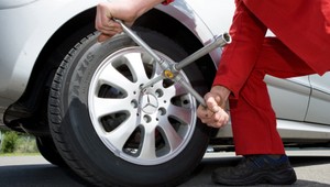 Vymeňte si pneumatiky. Nečudujte sa, keď vám policajti udelia pokutu