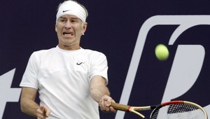 Sampras valcuje, v Londýne zložil McEnroea