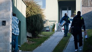 ZÁZNAM: Kukláči sa zlanili k piťovcom, tí im chceli ujsť