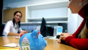 Rastie nezamestnanosť a... Slováci sa stále viac zadlžujú!