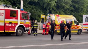 Policajti zachránili imobilného dôchodcu po páde do rieky