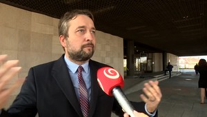 Žiak (SaS) podal trestné oznámenie na Blahu (Smer-SD) v ČR. Aspoň sa konečne dozvieme, čo je zač, reaguje odborník