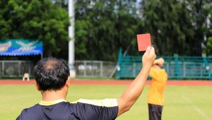 Islamský štát zakázal rozhodcov, o výsledkoch zápasov má rozhodovať Alláh