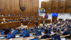 Poslanci ukončili tretiu schôdzu. Zelenú dostali obe vládne novely