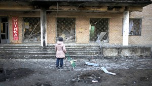 Na Donbase stále umierajú ľudia, granát zasiahol nemocnicu i škôlku