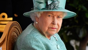 Kráľovnej došla trpezlivosť?! Ak sa k TOMUTO verejne vyjadrí, Harryho už umlčí!