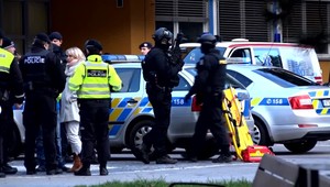 Streľba v ostravskej nemocnici: Muž pred strelcom ubránil vlastným telom dcéru. Polícia čaká na kľúčovú výpoveď