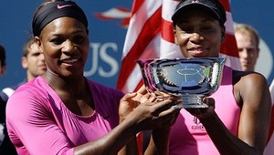 Sestry Williamsové po desiatich rokoch opäť víťazkami štvorhry na US Open