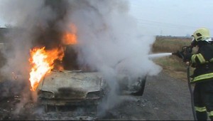 AUTENTICKÉ ZÁBERY: Vodičovi za jazdy začalo horieť auto