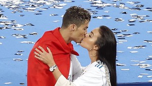 Ronaldova priateľka sa pochválila obrovským prsteňom