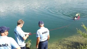 Dievča tvrdí, že v štrkovisku videlo utopeného