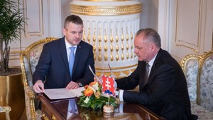 Prezident Andrej Kiska a premiér Peter Pellegrini sa prihovorili ľuďom pred druhým kolom prezidentských volieb
