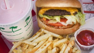 Hamburgerová daň! Platiť sa bude za nezdravé jedlá